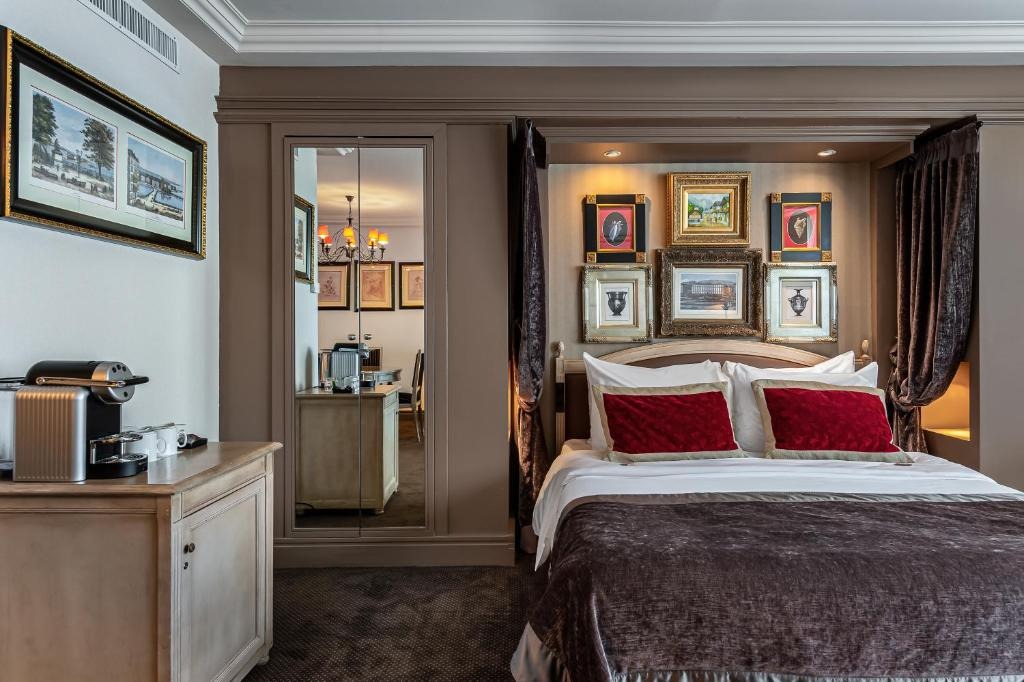 هتل رویال منوتل